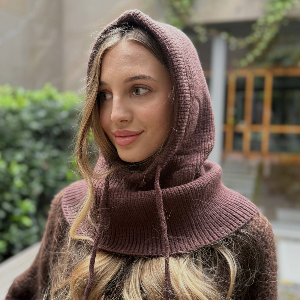 Kapturek ze sznurkami